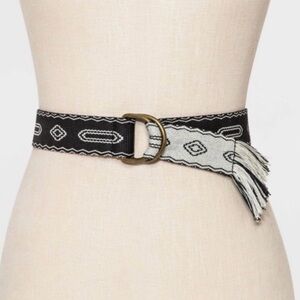 NWT Universal Thread fabric belt - Large